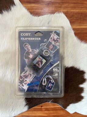 Coby DP-152 1.44" Digital Clock Keychain Clip-Hanger Holds 60 Pictures